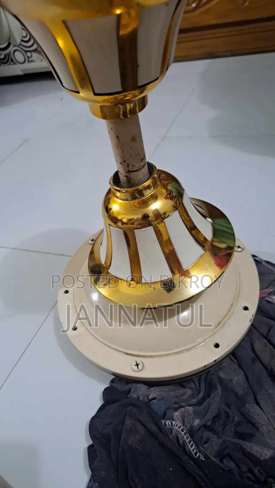জরুরি প্রয়োজনে বিক্রি