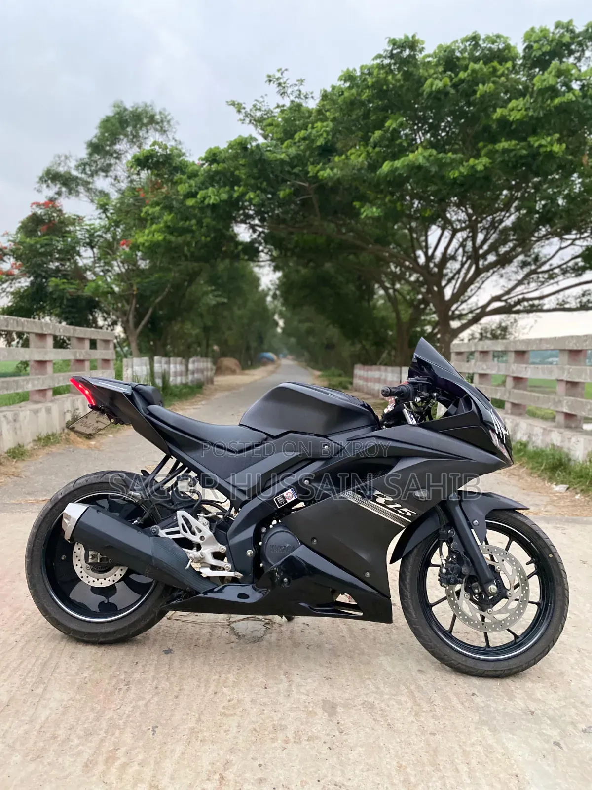 ইয়ামাহা আর১৫ ভি৩ ২০২২ কালো