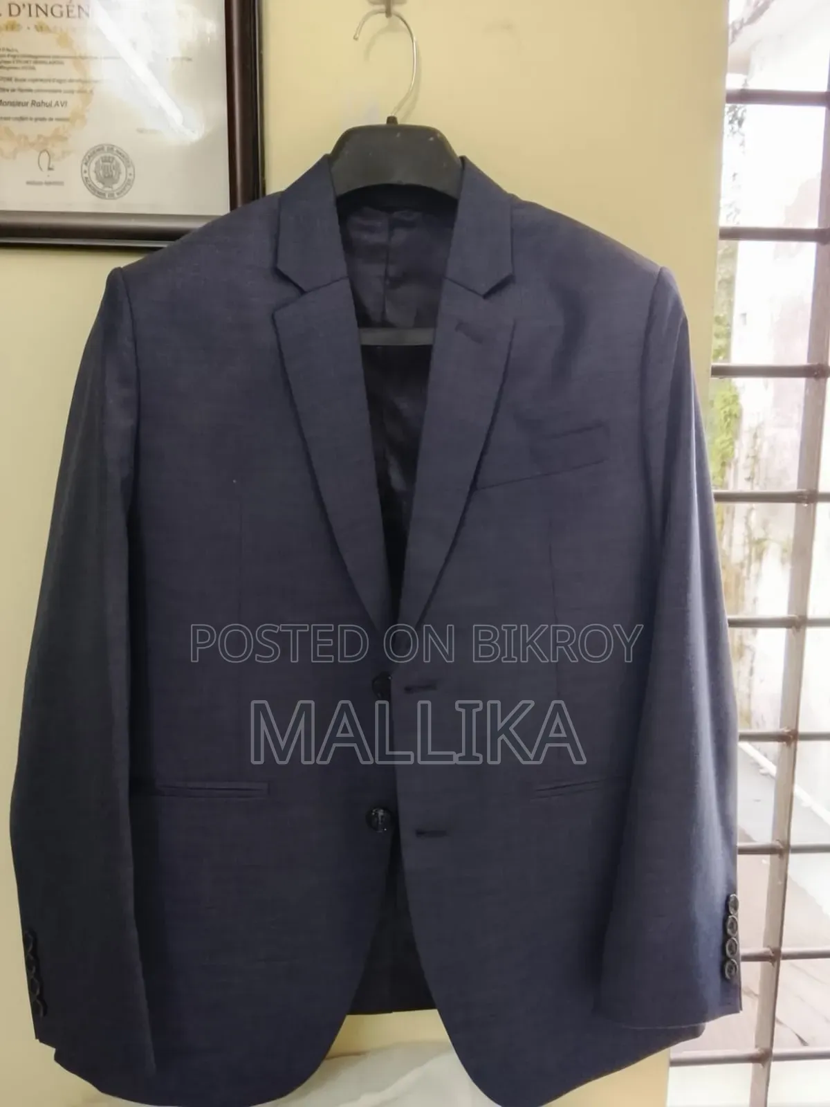 একদম প্রিমিয়াম কোয়ালিটির কাস্টোমাইজ স্যুট মাত্র একবার ব্যবহৃত