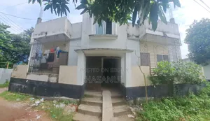 টাকার জন্য বাড়ি টি বিক্রি করা হচ্ছে অতি কম দামে
