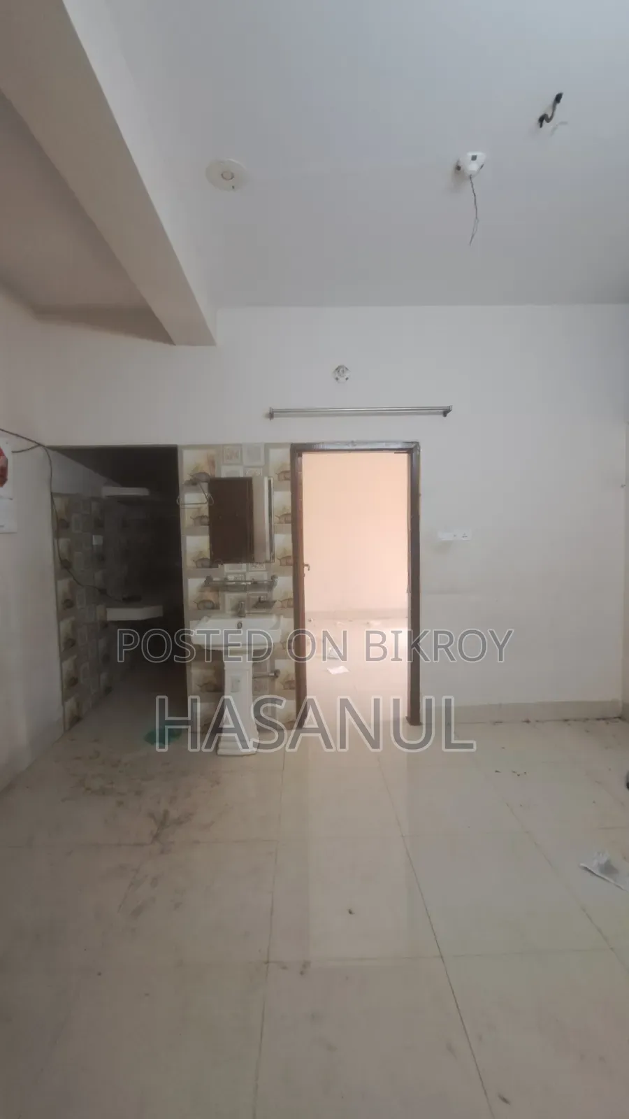 টাকার জন্য বাড়ি টি বিক্রি করা হচ্ছে অতি কম দামে