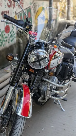 Royal Enfield Classic 350 2025 Red