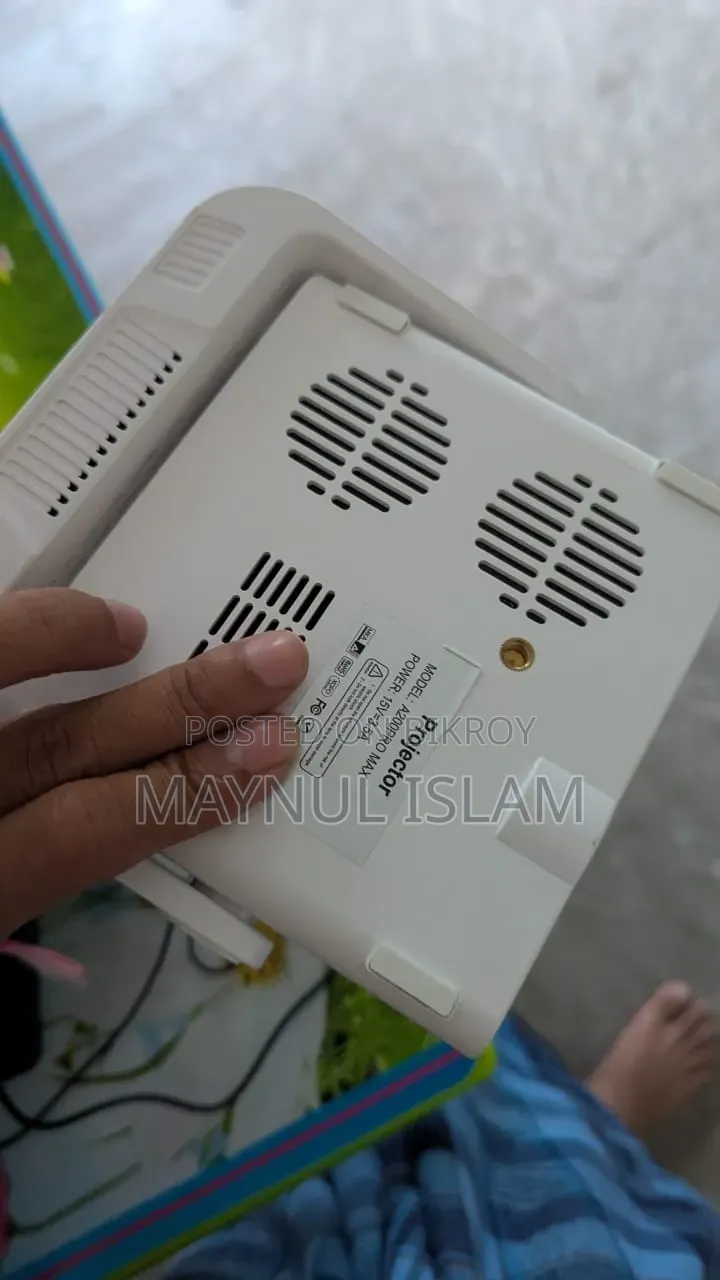 নিউ প্রজেক্টর