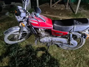 Honda 2004 Red