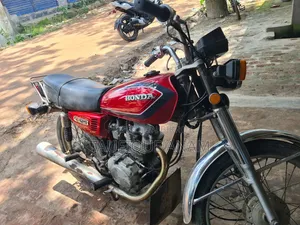 হোন্ডা ২০০৪ লাল