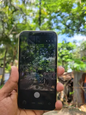 অ্যাপল আইফোন ১১ ৬৪ জিবি হলুদ
