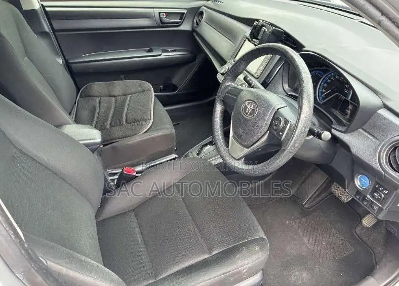 Toyota Axio 2021 Silver