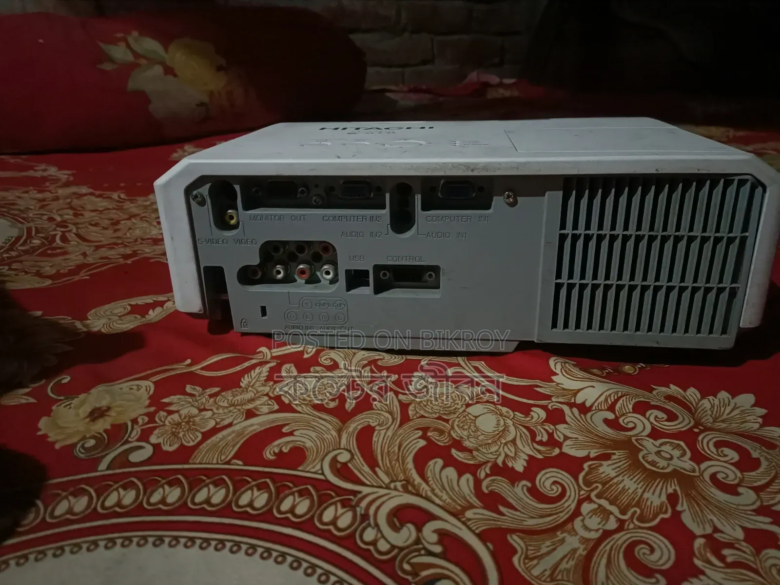 হিটাচি প্রজেক্টর