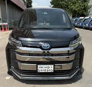 টয়োটা নোয়া ২০২৩ কালো