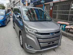 টয়োটা নোয়া ২০২১ বাদামী