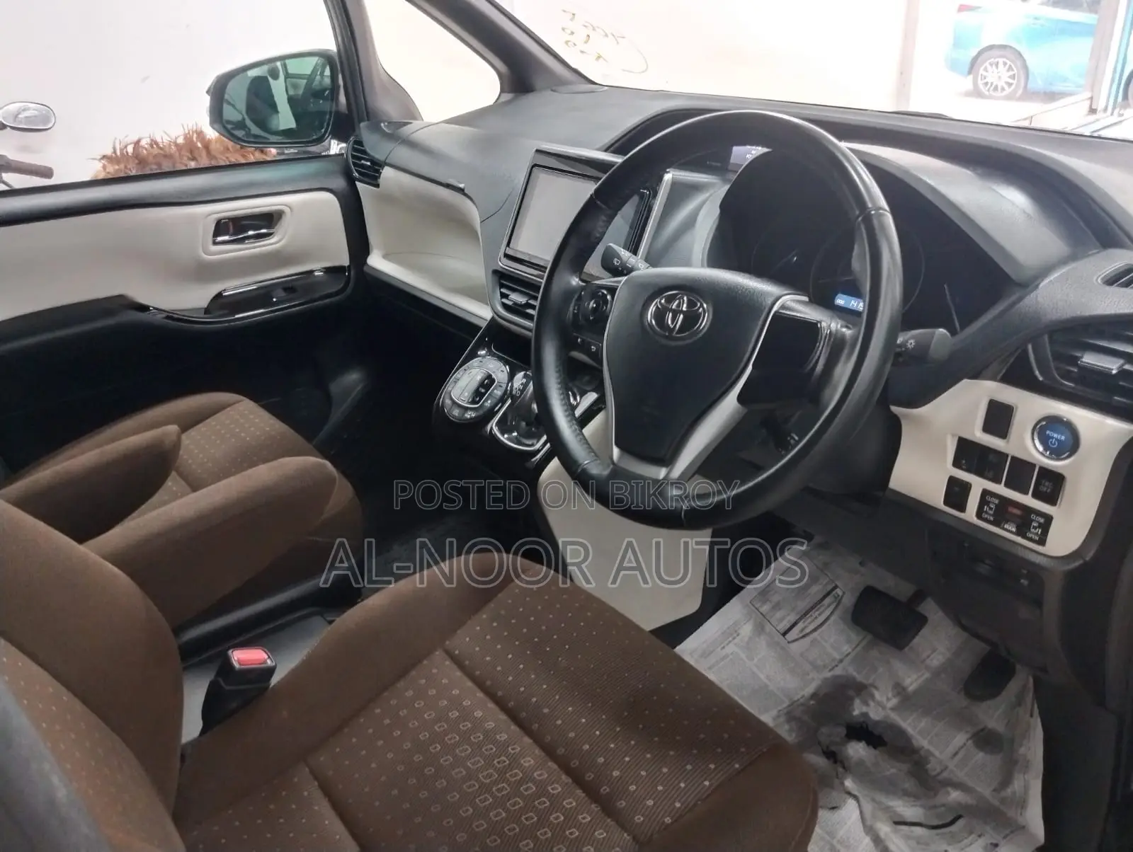 Toyota Noah 2021 Brown