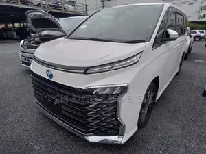 Toyota Voxy 2022 Pearl