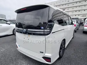 Toyota Voxy 2022 Pearl