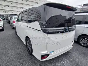 Toyota Voxy 2022 Pearl