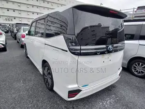 Toyota Voxy 2022 Pearl