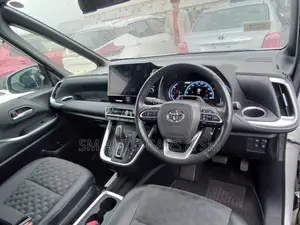 Toyota Voxy 2022 Pearl