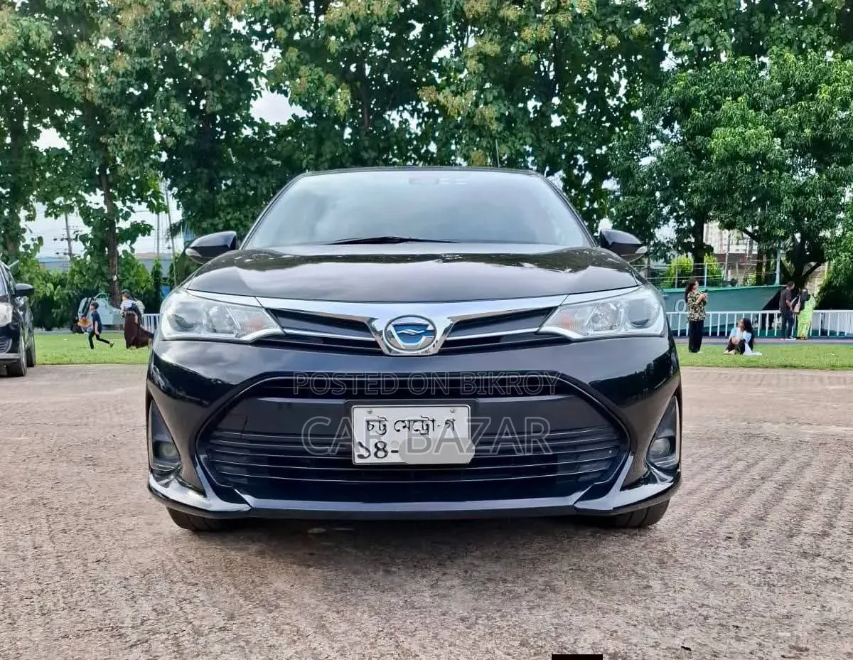 Toyota Corolla Fielder 1.5 Hybrid FWD 2018 Black