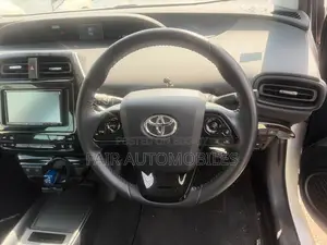 Toyota Prius 2021 White