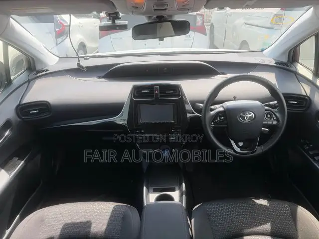 Toyota Prius 2021 White