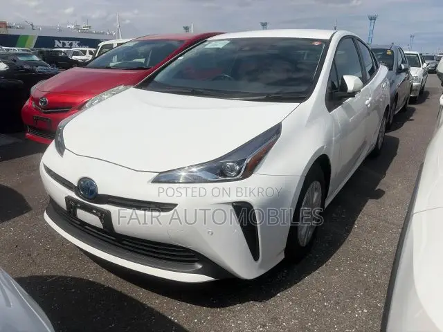 Toyota Prius 2021 White