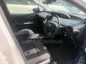 Toyota Prius 2021 White