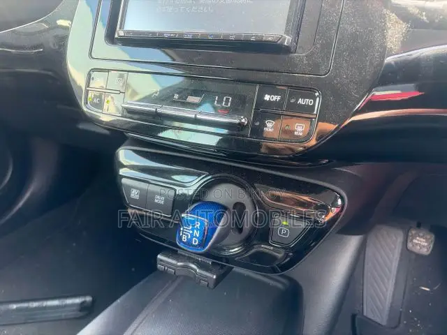 Toyota Prius 2021 White