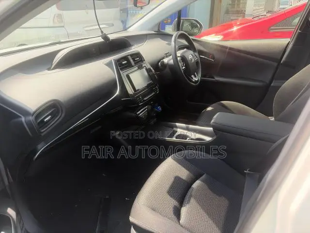 Toyota Prius 2021 White