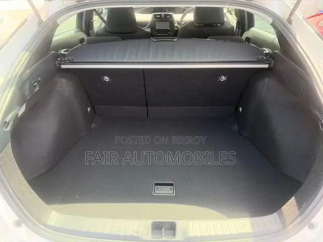 Toyota Prius 2021 White
