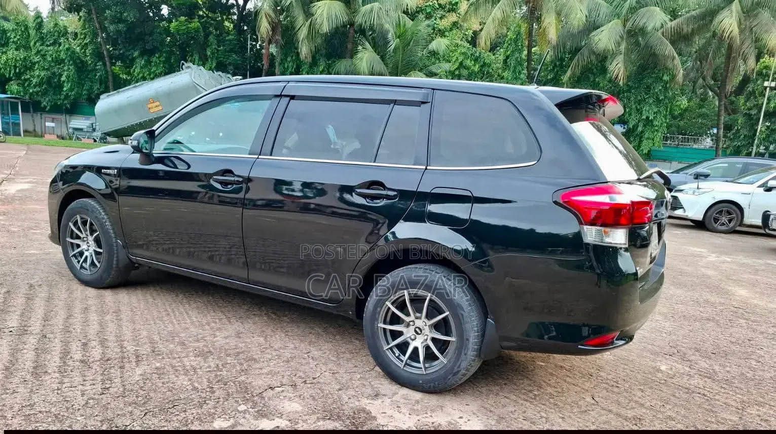 Toyota Corolla Fielder 1.5 Hybrid FWD 2018 Black