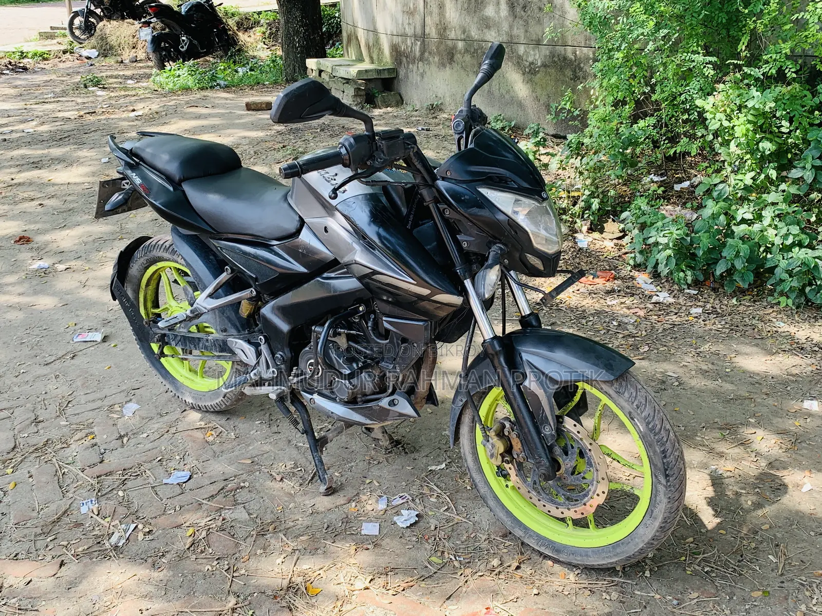 বাজাজ পালসার এনএস ১৬০ ২০১৮ গ্রে