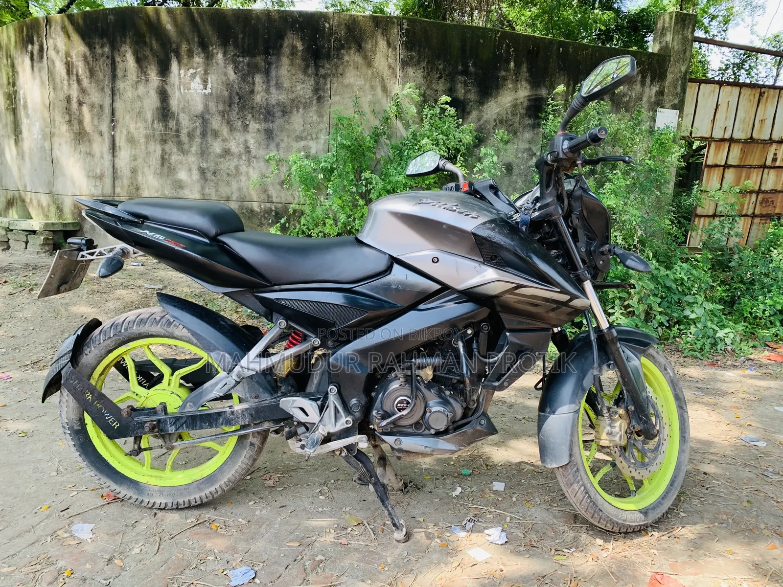 বাজাজ পালসার এনএস ১৬০ ২০১৮ গ্রে