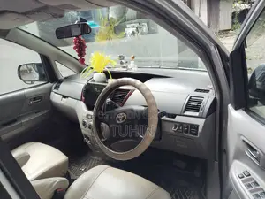 Toyota Noah 2.0 Four-wheel Drive (8 Seater) 2003 Silver