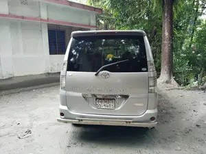Toyota Noah 2.0 Four-wheel Drive (8 Seater) 2003 Silver