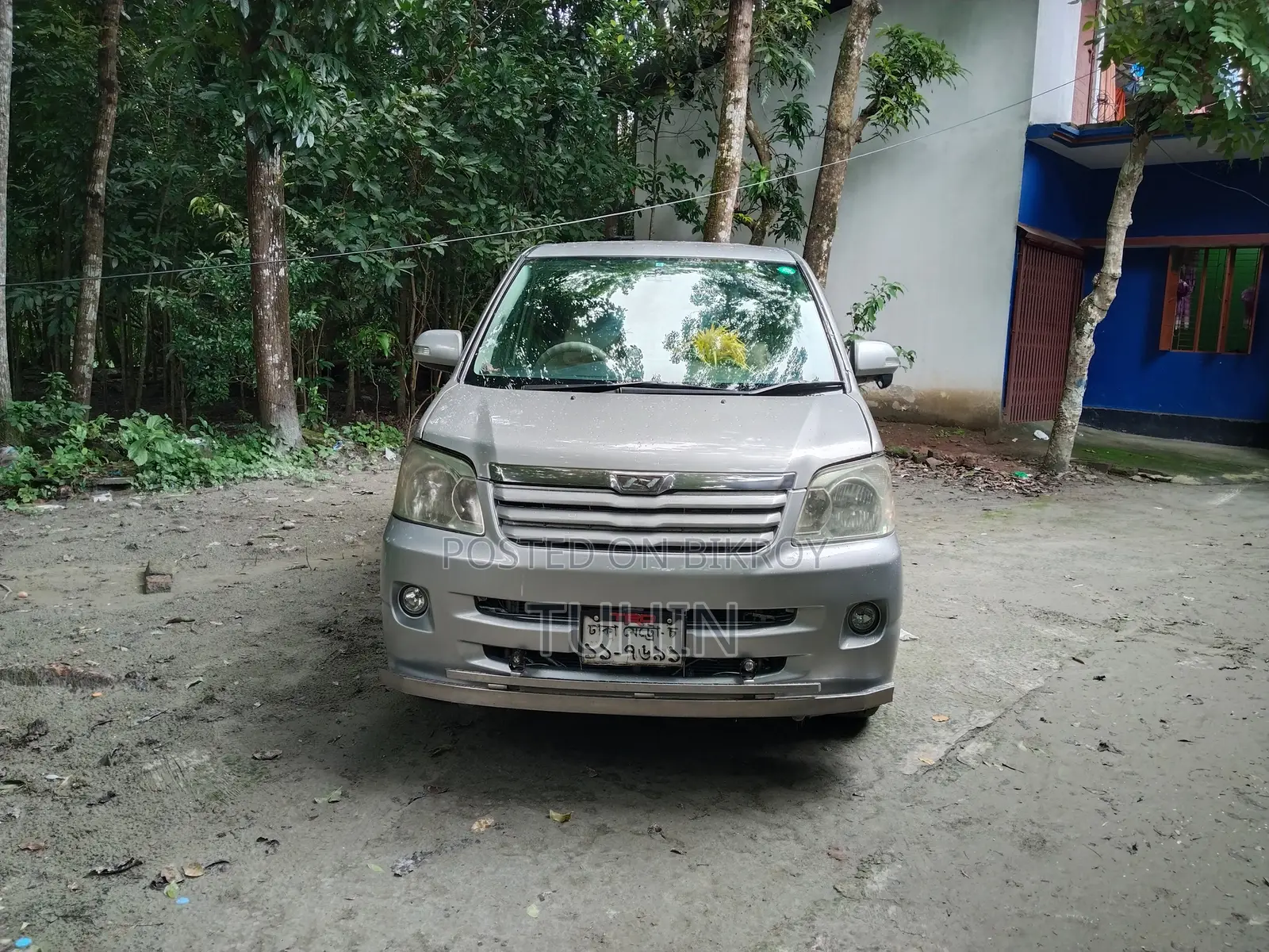 Toyota Noah 2.0 Four-wheel Drive (8 Seater) 2003 Silver