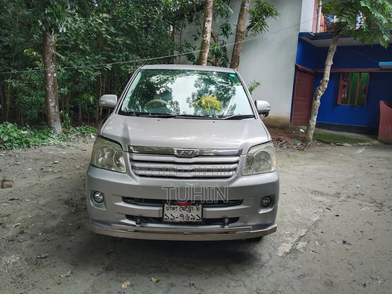 Toyota Noah 2.0 Four-wheel Drive (8 Seater) 2003 Silver