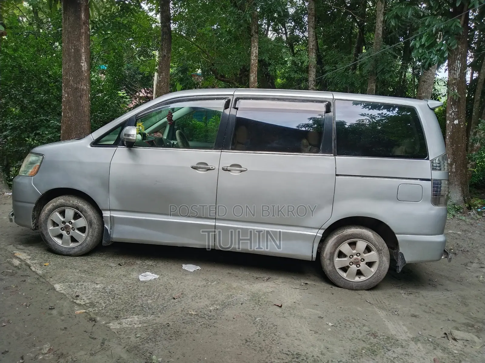 Toyota Noah 2.0 Four-wheel Drive (8 Seater) 2003 Silver