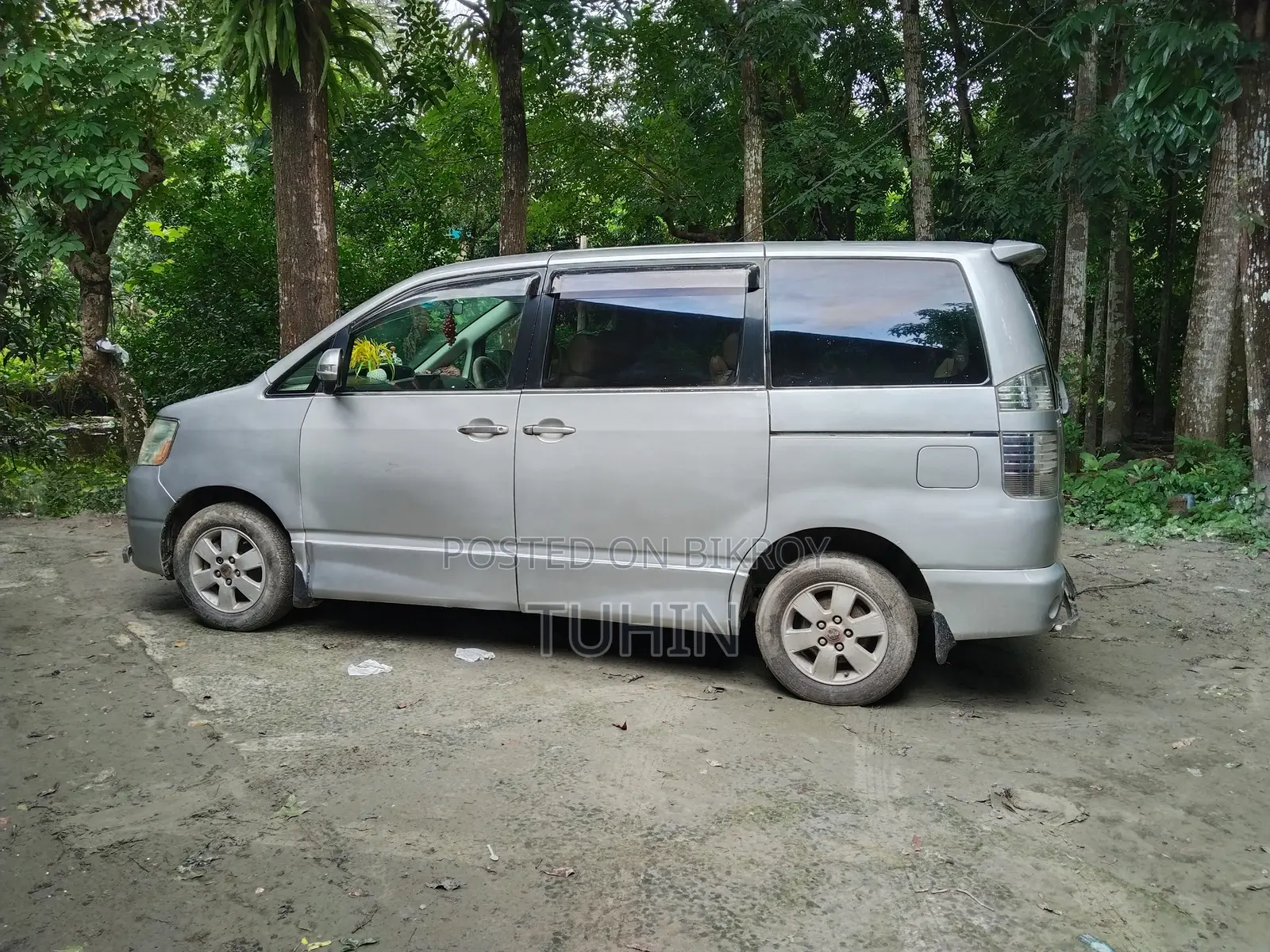 Toyota Noah 2.0 Four-wheel Drive (8 Seater) 2003 Silver