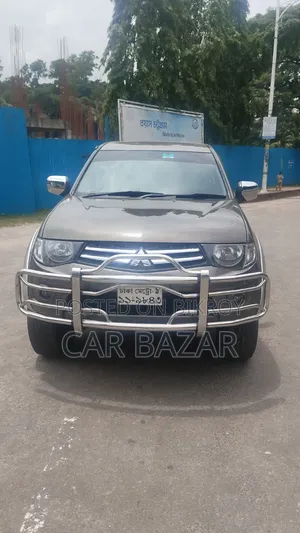 Mitsubishi L200 2011 Gray