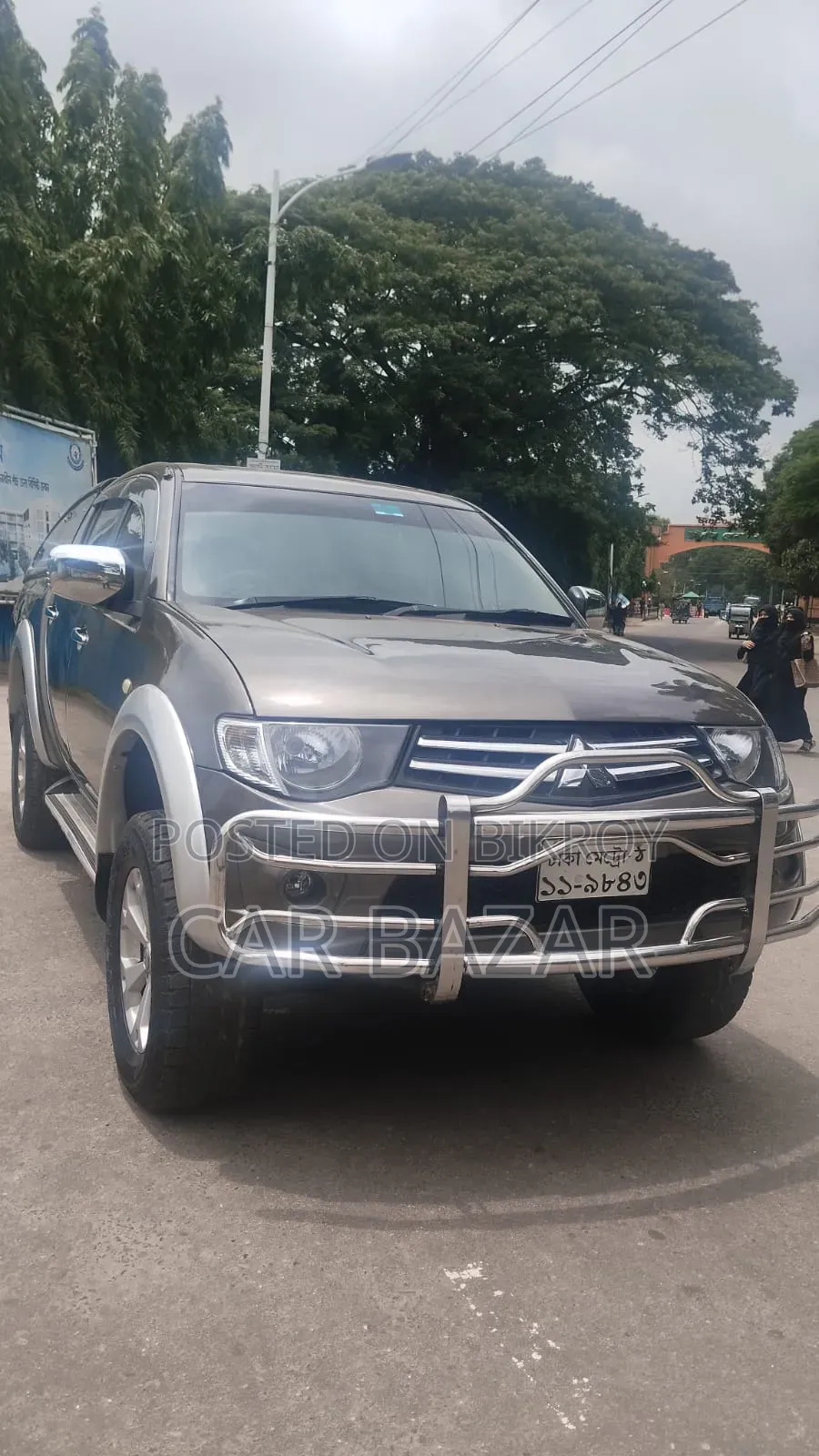 মিতসুবিশি এল২০০ ২০১১ গ্রে