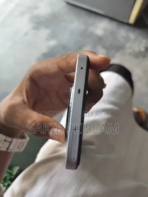রিয়েলমি ১২ ১২৮ জিবি