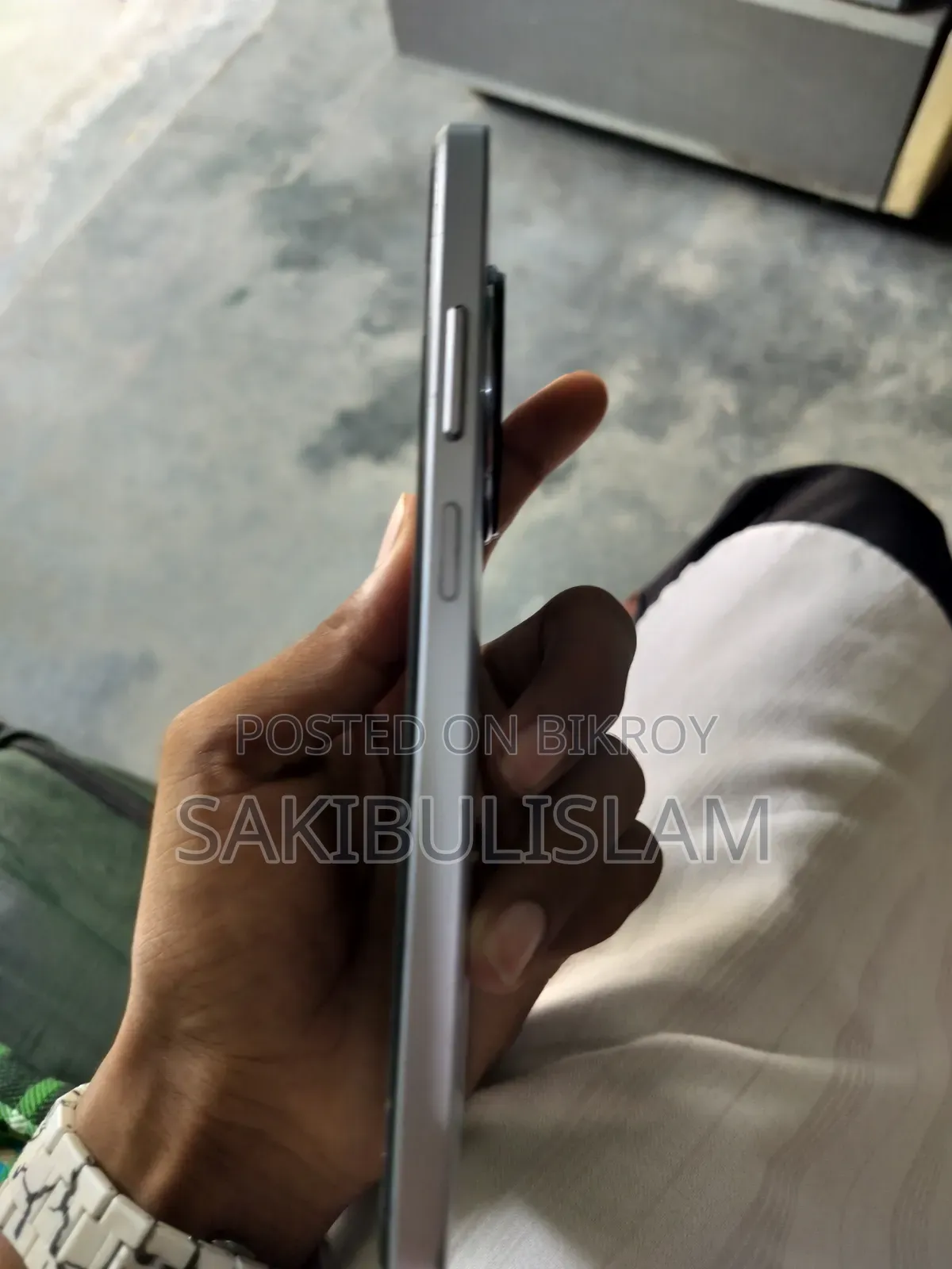 রিয়েলমি ১২ ১২৮ জিবি