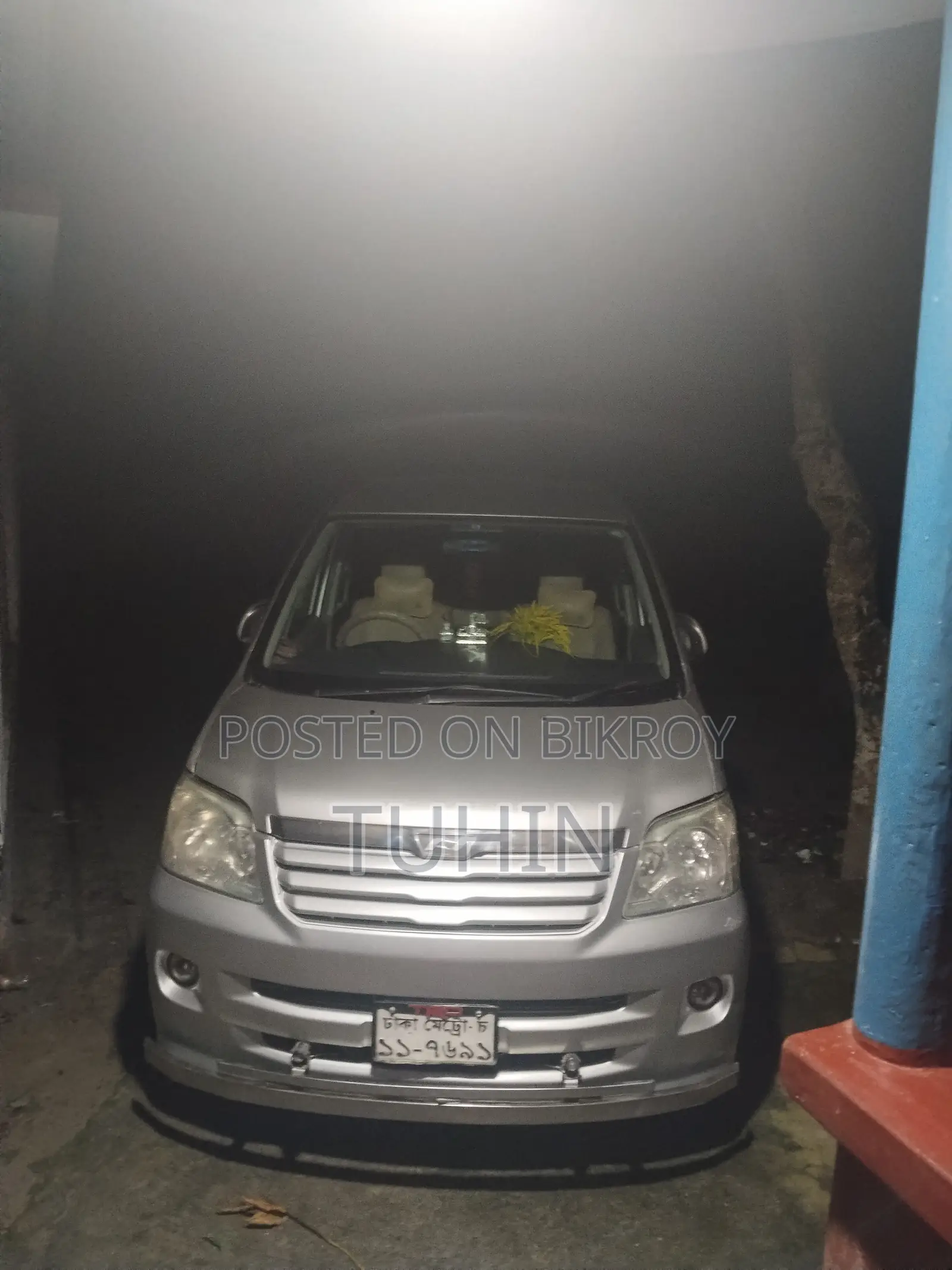 Toyota Noah 2.0 Four-wheel Drive (8 Seater) 2003 Silver