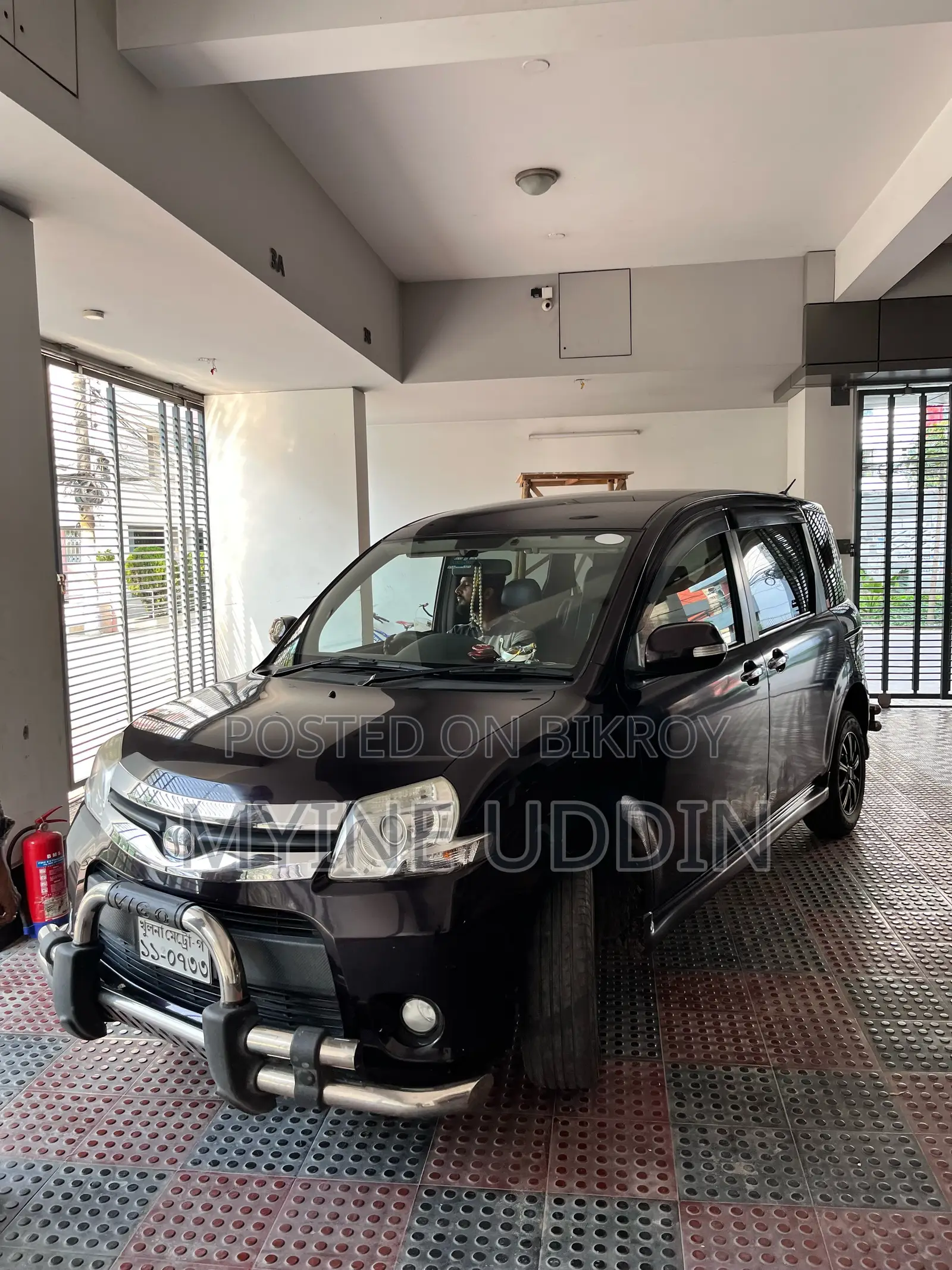 Toyota Sienta 2014 Maroon