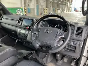 Toyota HiAce 2022