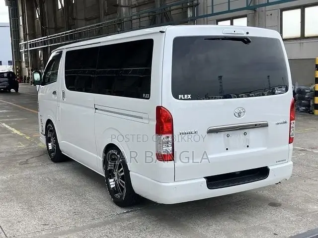 Toyota HiAce 2022