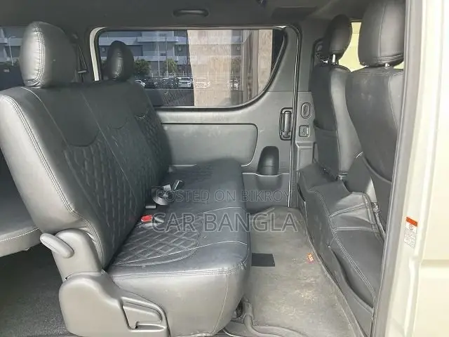 Toyota HiAce 2022