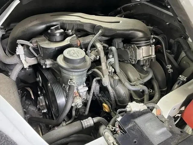 Toyota HiAce 2022