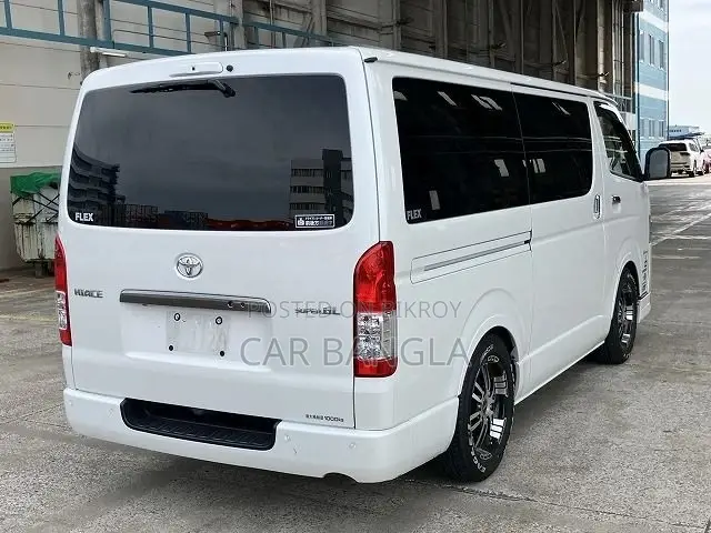 Toyota HiAce 2022