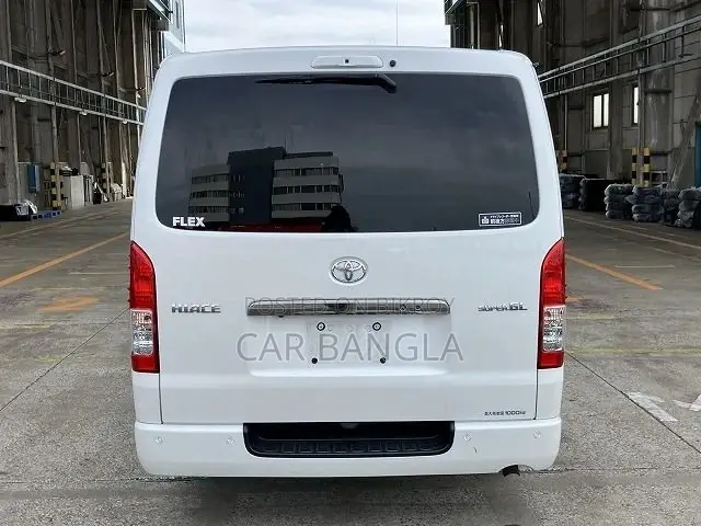 Toyota HiAce 2022