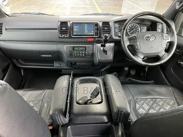 Toyota HiAce 2022